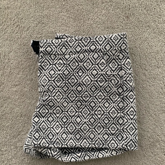 Banana Republic 0 Shorts Black and White Diamonds - Picture 2 of 4